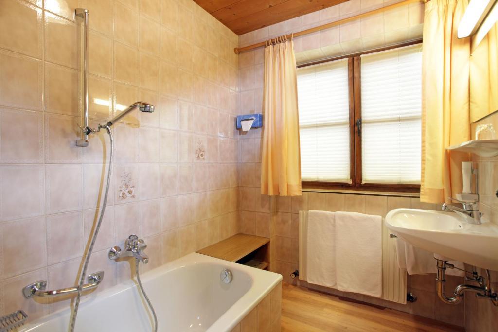 Pension Maria Rose Kirchberg in Tirol Zimmer foto